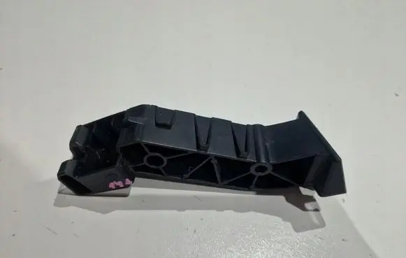 Mercedes-Benz Vito Viano W447 Front bumper mounting bracket A4478850218