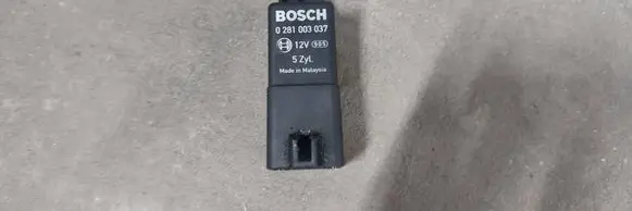 Glow plug pre-heat relay