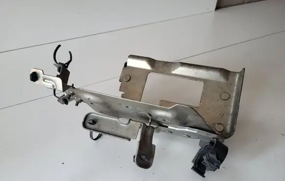 Nissan Pulsar Engine control unit holder 