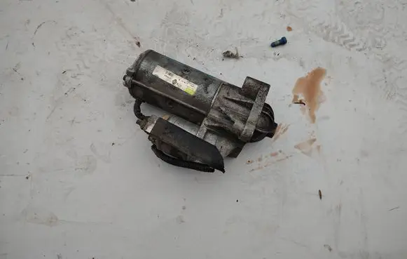Opel Vivaro Starter motor 