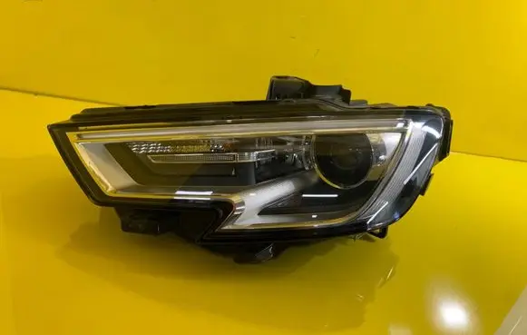 Audi A3 S3 8V Headlight/headlamp 8V0941005E