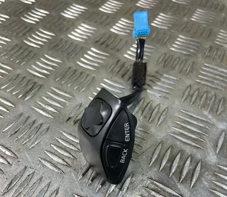Volvo XC70 Steering wheel buttons/switches 8691942