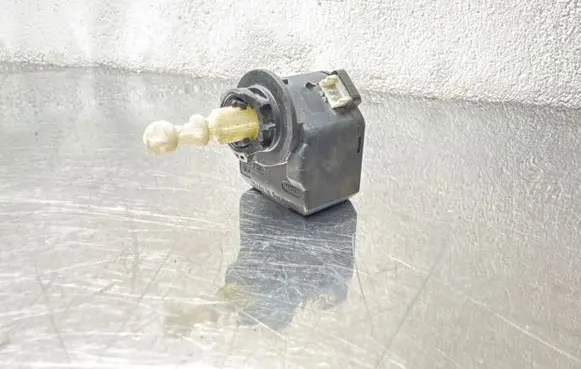 Opel Astra G Headlight level adjustment motor 00883000