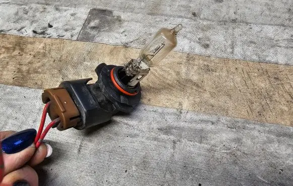 Toyota Corolla Verso AR10 Headlight/headlamp bulb 