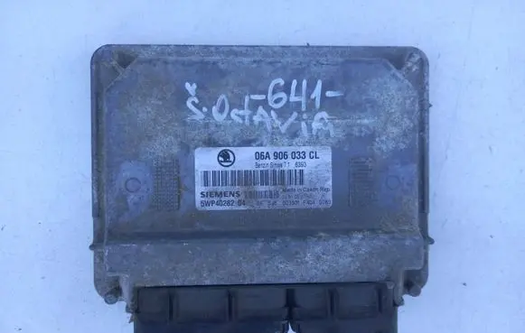 Skoda Octavia Mk2 (1Z) Engine control unit/module 06A 906 033 CL