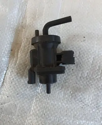 Mercedes-Benz S W220 Turbo solenoid valve A0005450427