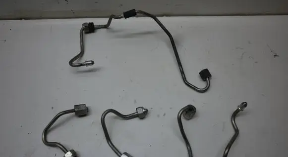 Toyota Verso Fuel injector supply line/pipe 