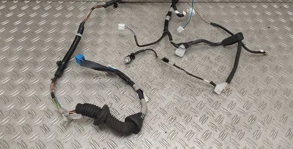 Toyota Verso Front door wiring loom 821510F090