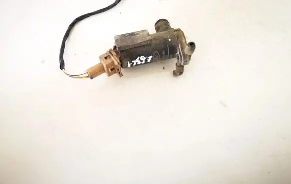 Ford Focus Windscreen/windshield washer pump 93bb17k624ba