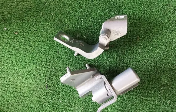 Ford Mondeo MK IV Rear door lower hinge 7S7A-A26811-AC