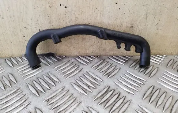 Land Rover Discovery 3 - LR3 Breather/breather pipe/hose 4R8Q6C717AC