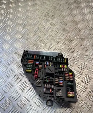 BMW 5 F10 F11 Fuse module 9210857