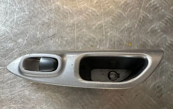 Nissan Juke I F15 Electric window control switch