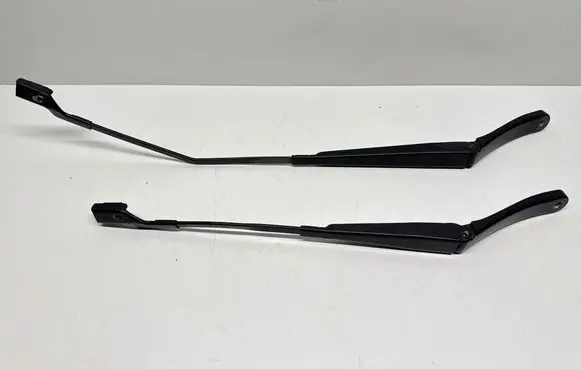 Front wiper blade arm