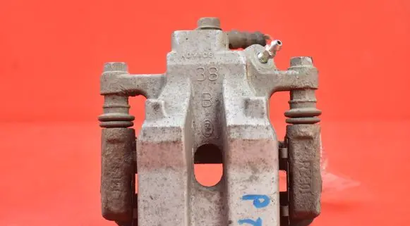 Toyota Avalon XX10 Rear brake caliper 38B
