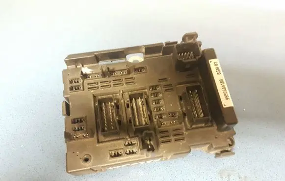 Peugeot 307 Fuse module 9650664180 BSMB2 31439750