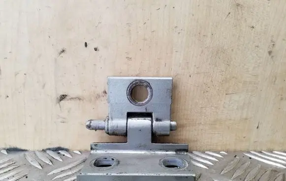Volvo XC90 Rear door lower hinge