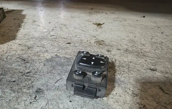 Wing mirror switch
