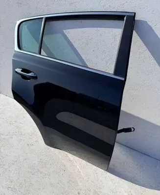KIA Sportage Rear door 