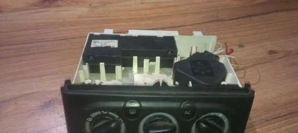 Renault Laguna I Climate control unit 9041703027 90.417.03.027