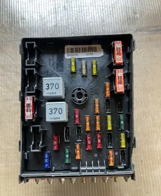 Volkswagen PASSAT B7 Fuse module 3C0937125 63592777
