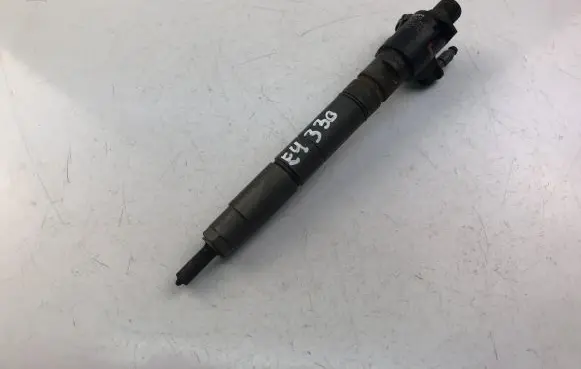 Volvo S60 Fuel injector 31272690
