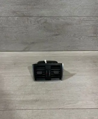 Rear air vent grill