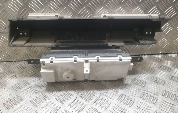 Toyota Prius (NHW20) Speedometer (instrument cluster) 769204820