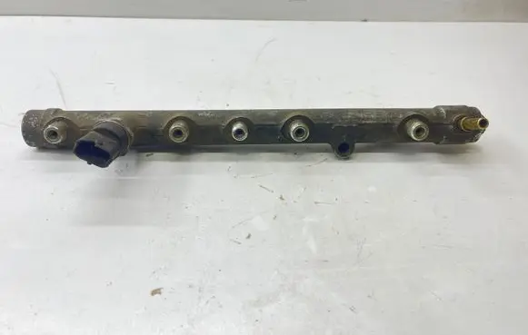 Nissan Primera Fuel main line pipe 0445214065