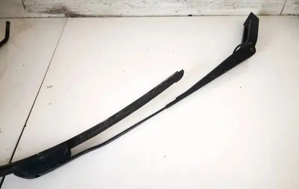 Ford Mondeo Mk III Front wiper blade arm 1s7117526ab