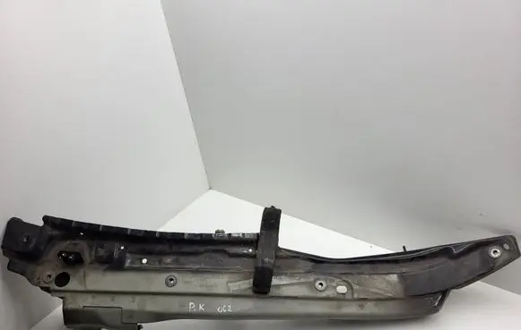 Audi Q7 4L Fender mounting bracket 4L0805157B