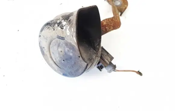 Volkswagen PASSAT B6 Horn signal a28657625