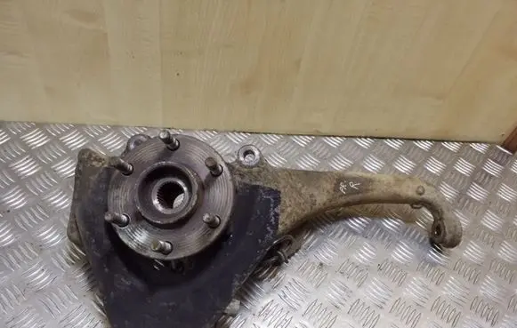 Nissan Navara D40 Front wheel hub