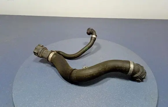 Engine coolant pipe/hose
