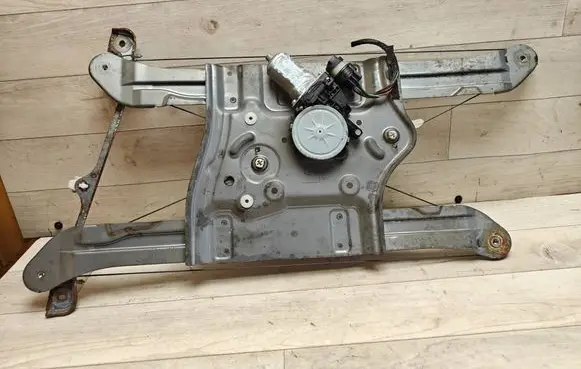 Mitsubishi Grandis Front door window regulator with motor MR989947