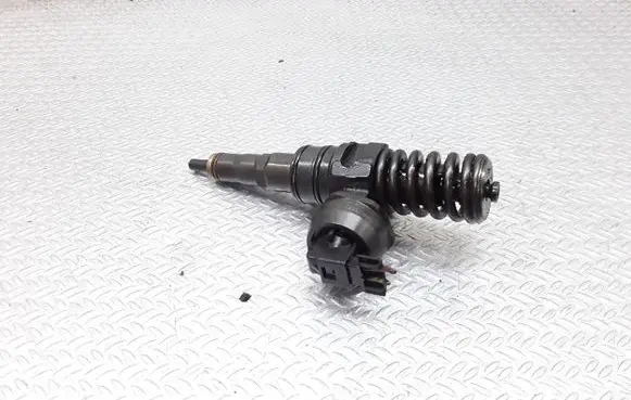 Volkswagen Sharan Fuel injector 038130073AK
