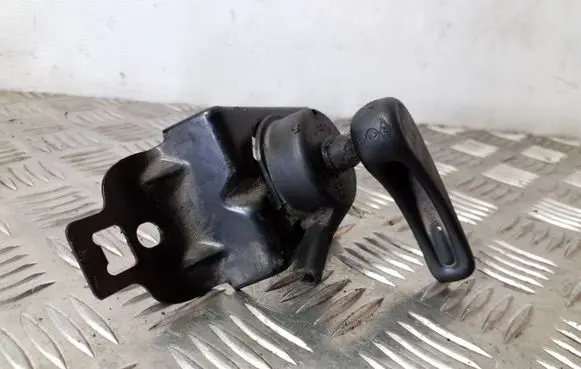 Engine bonnet (hood) release handle