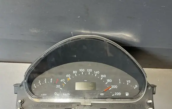 Mercedes-Benz A W168 Speedometer (instrument cluster) A1685403911 09051639901