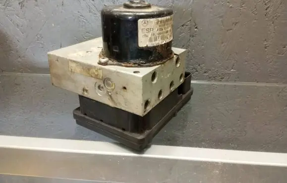 Mercedes-Benz C W203 ABS Pump A0325459132 00004108D1 CNR3H24B77