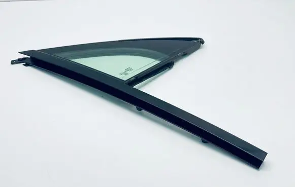 Volkswagen Touareg II Front door vent window glass four-door 7P0845114D