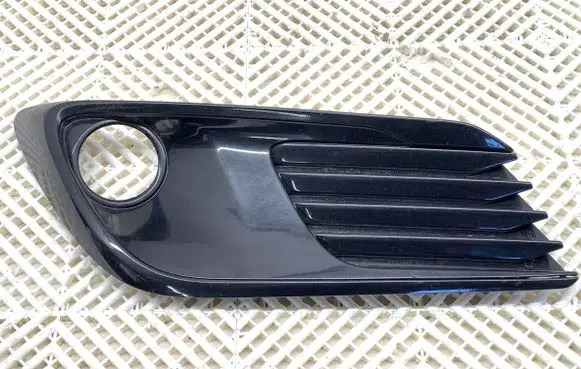 Toyota Auris E180 Front bumper lower grill 8148202570