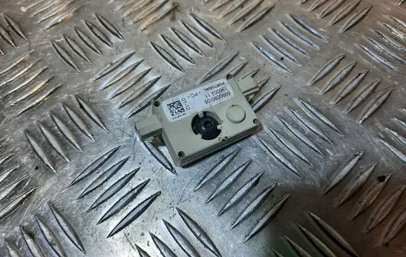 BMW 6 F12 F13 Aerial antenna amplifier 6990090