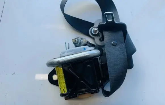 Mazda CX-7 Front seatbelt c9062n