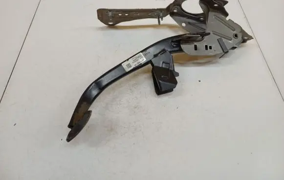 Ford Focus Brake pedal 4M512467AP