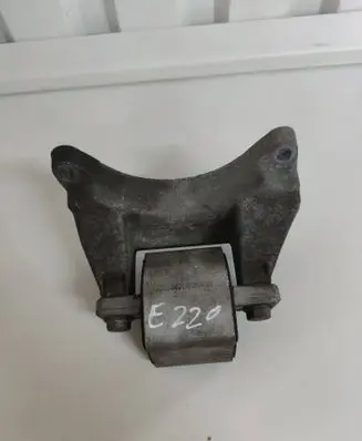 Mercedes-Benz E C207 W207 Engine mount bracket