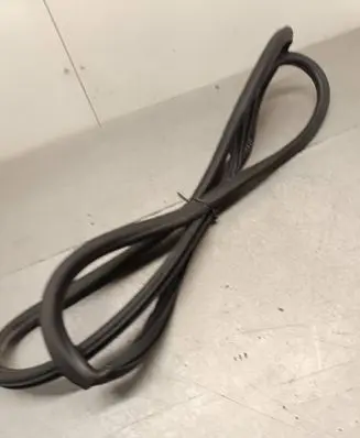 Opel Mokka X Front door rubber seal 