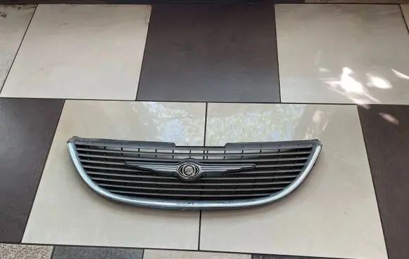 Front bumper upper radiator grill
