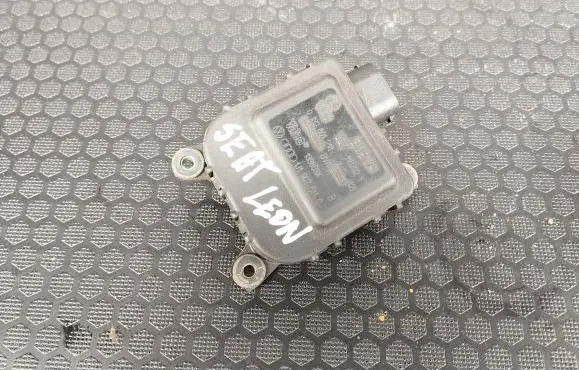 Seat Leon (1M) Air flap motor/actuator 1J1907511G 0132801213