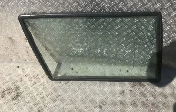 Jeep Cherokee Rear side window