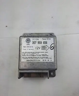 Volkswagen PASSAT B4 Airbag control unit/module 357959656 5WK40758391